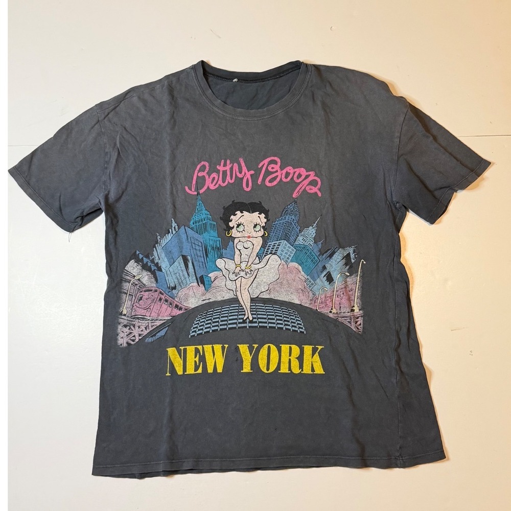 Betty Boop Zara T-Shirt Womens Sm Gray New York Thrashed Sun Faded Tee